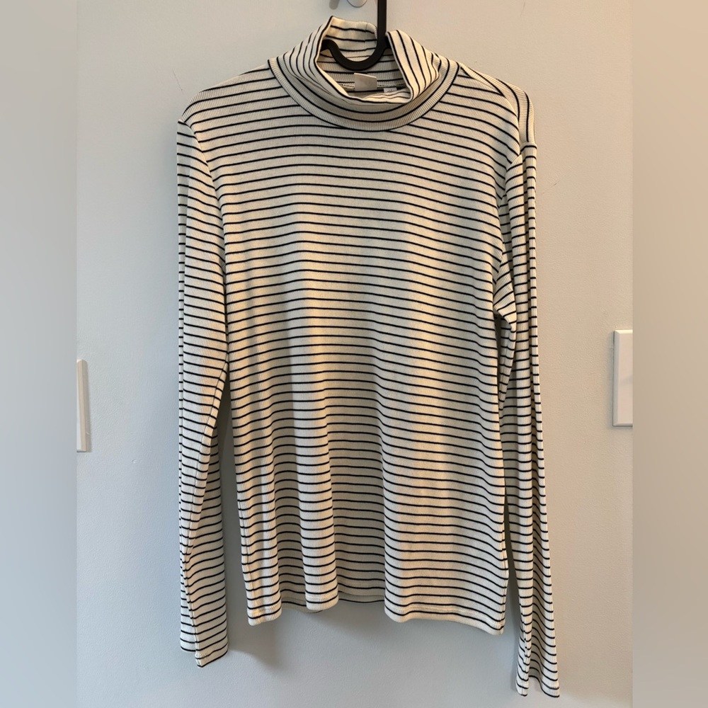 GAP Turtleneck Long Sleeve Top